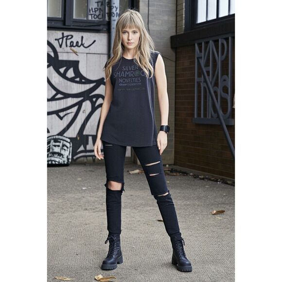 Silver Shamrock Happy Halloween Ripped Sleeved Gray Grunge T-shirt Size M - Picture 10 of 11